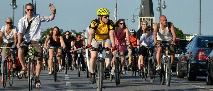 Können Radfahrer Auf Der Straße Nebeneinander Fahren?